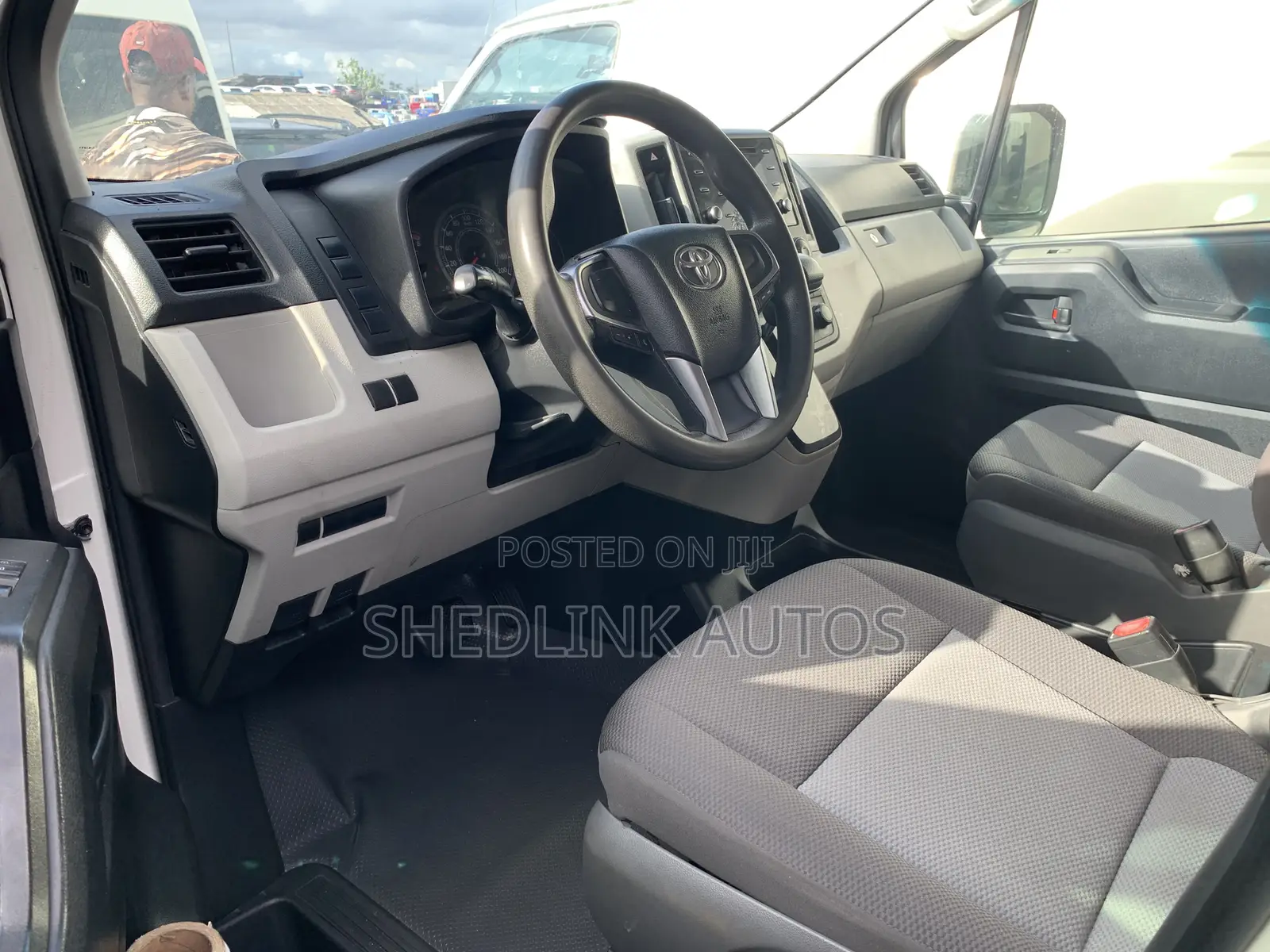 Toyota HiAce 2019 White