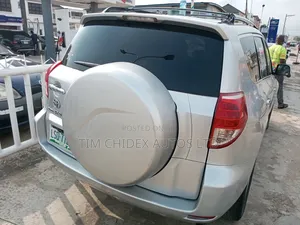Photo - Toyota RAV4 Limited V6 2008 Silver