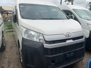 Toyota HiAce 2021 White