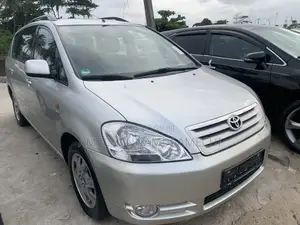 Toyota Avensis 1.8 C Combi 2005 Silver