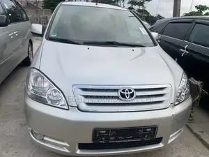 Toyota Avensis 1.8 C Combi 2005 Silver