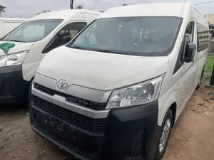 Toyota HiAce 2021 White