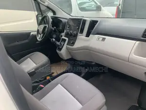 Toyota HiAce 2021 White