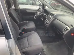 Toyota Avensis 1.8 C Combi 2005 Silver