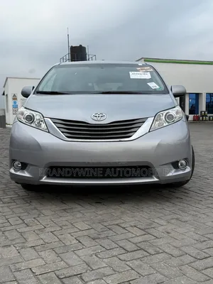 Toyota Sienna XLE FWD 8-Passenger 2013 Silver