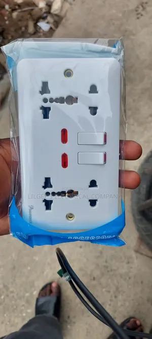 13 Amps Double 5 Pin Universal Socket