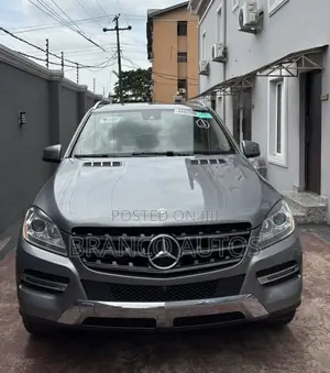 Photo - Mercedes-Benz M Class ML350 4dr SUV (3.5L 6cyl 7A) 2015 Gray