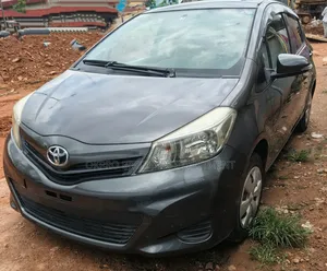 Toyota Yaris LE Hatchback 3dr 2012 Gray