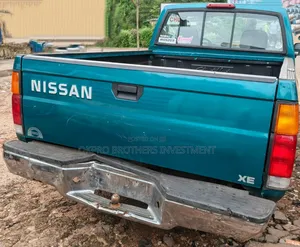 Nissan Pick-Up 1996 Blue