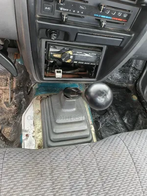 Nissan Pick-Up 1996 Blue