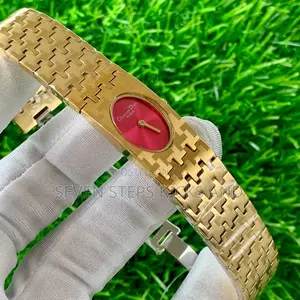 Photo - Quality Christian Dior Paris Luxury Female Chain Wristwatch