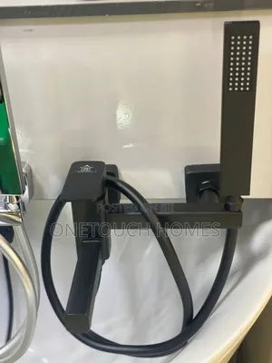 Bath Tap With Hand Shower