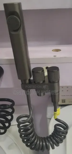 Bum Wash With Tee Tap