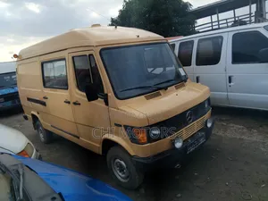 Mercedes Bus 307d 4tyres
