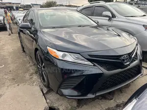 Toyota Camry XSE V6 (3.5L V6 8A) 2019 Green