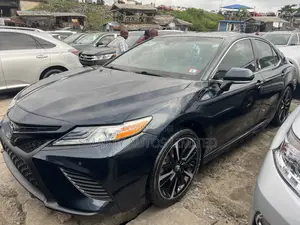 Toyota Camry XSE V6 (3.5L V6 8A) 2019 Green