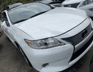 Lexus ES 2015 White