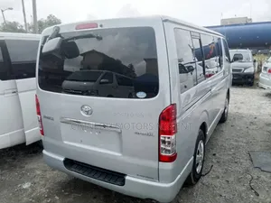 Toyota HiAce 2010 Silver