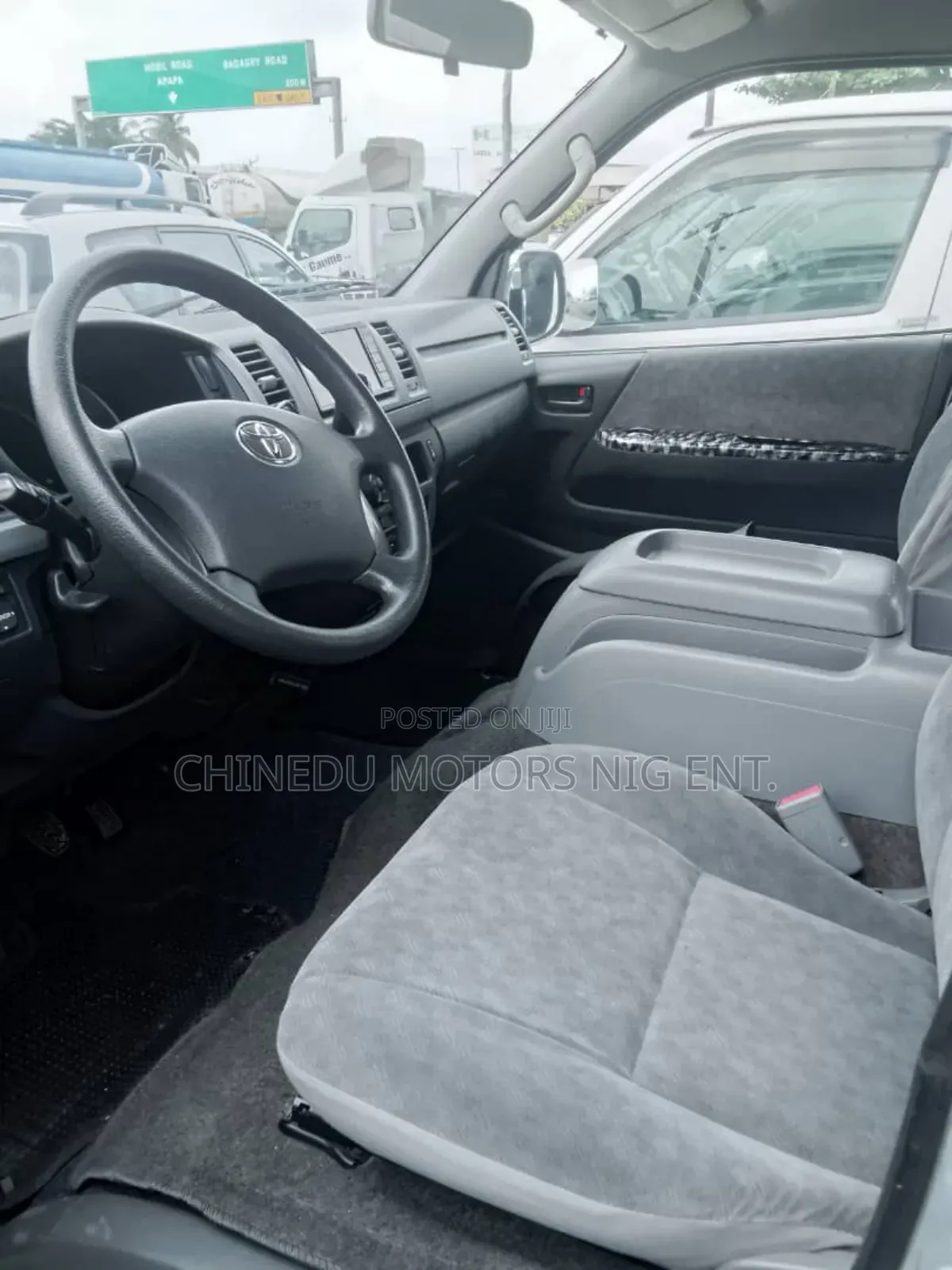 Toyota HiAce 2010 Silver