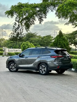 Toyota Highlander XLE AWD 2023 Gray