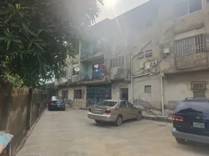 3bdrm Block of Flats in Mafoluku for sale