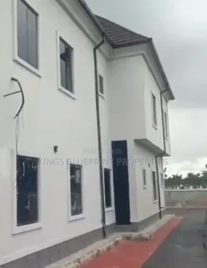 5bdrm Duplex in Army Estate, Warri for sale