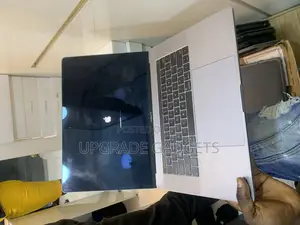 Laptop Apple MacBook Pro 2018 16GB Intel Core I7 SSD 512GB