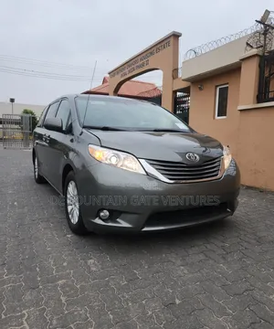 Toyota Sienna XLE 7 Passenger Mobility 2012 Gray