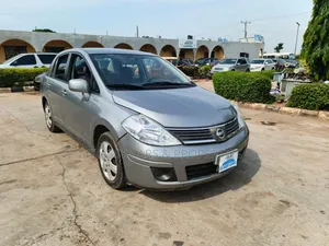 Nissan Versa 2010 Beige