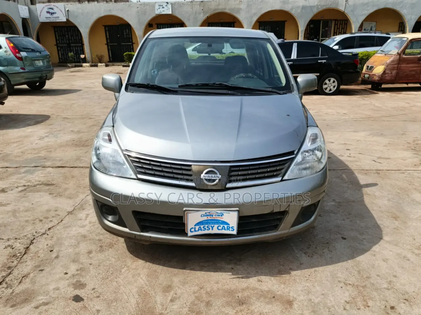 Nissan Versa 2010 Beige