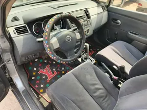 Nissan Versa 2010 Beige
