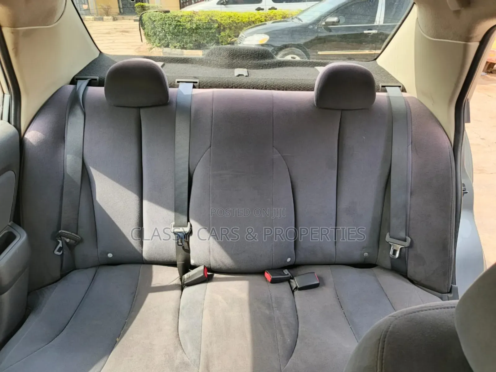 Nissan Versa 2010 Beige