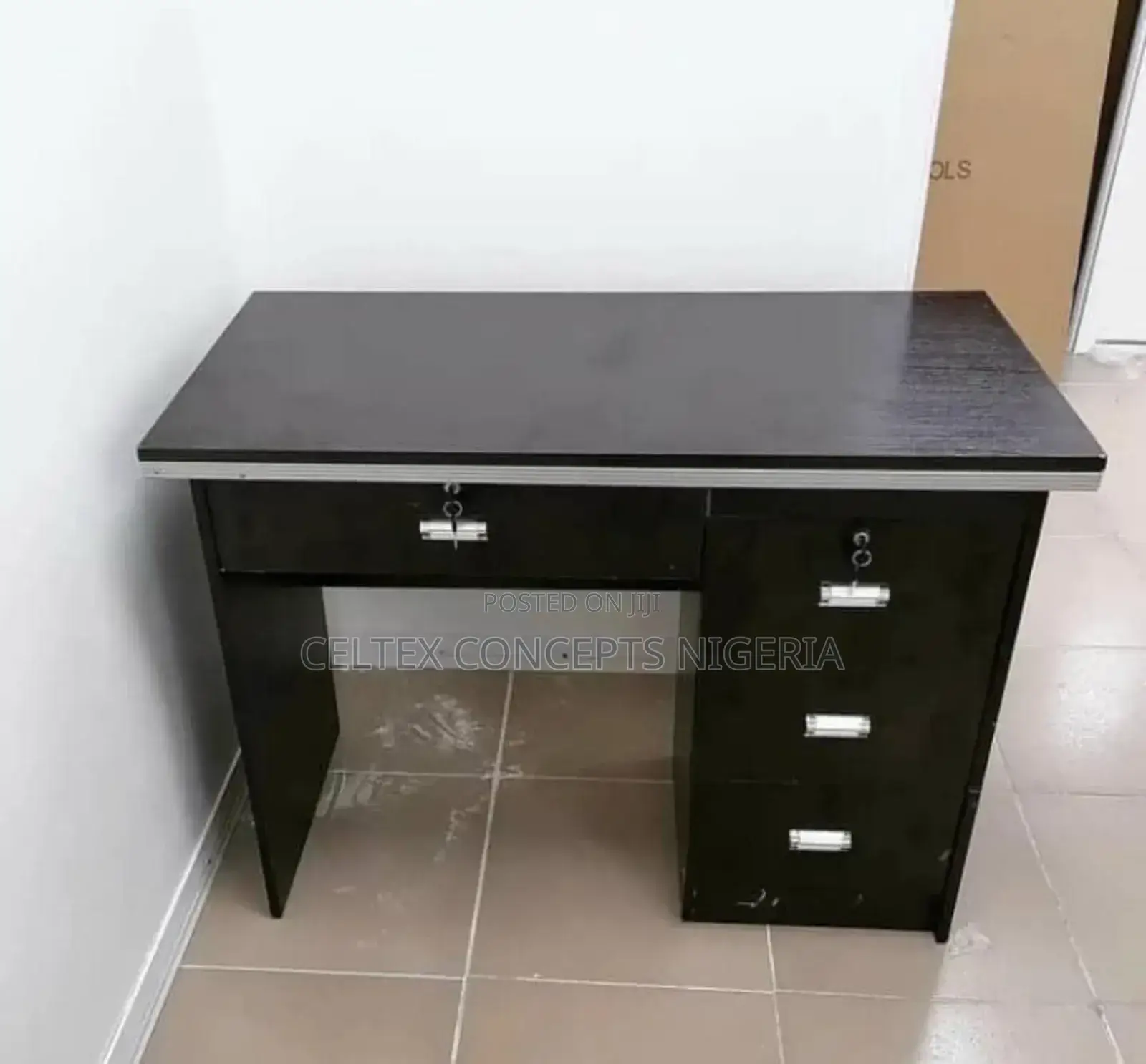 4 Inches Office Table