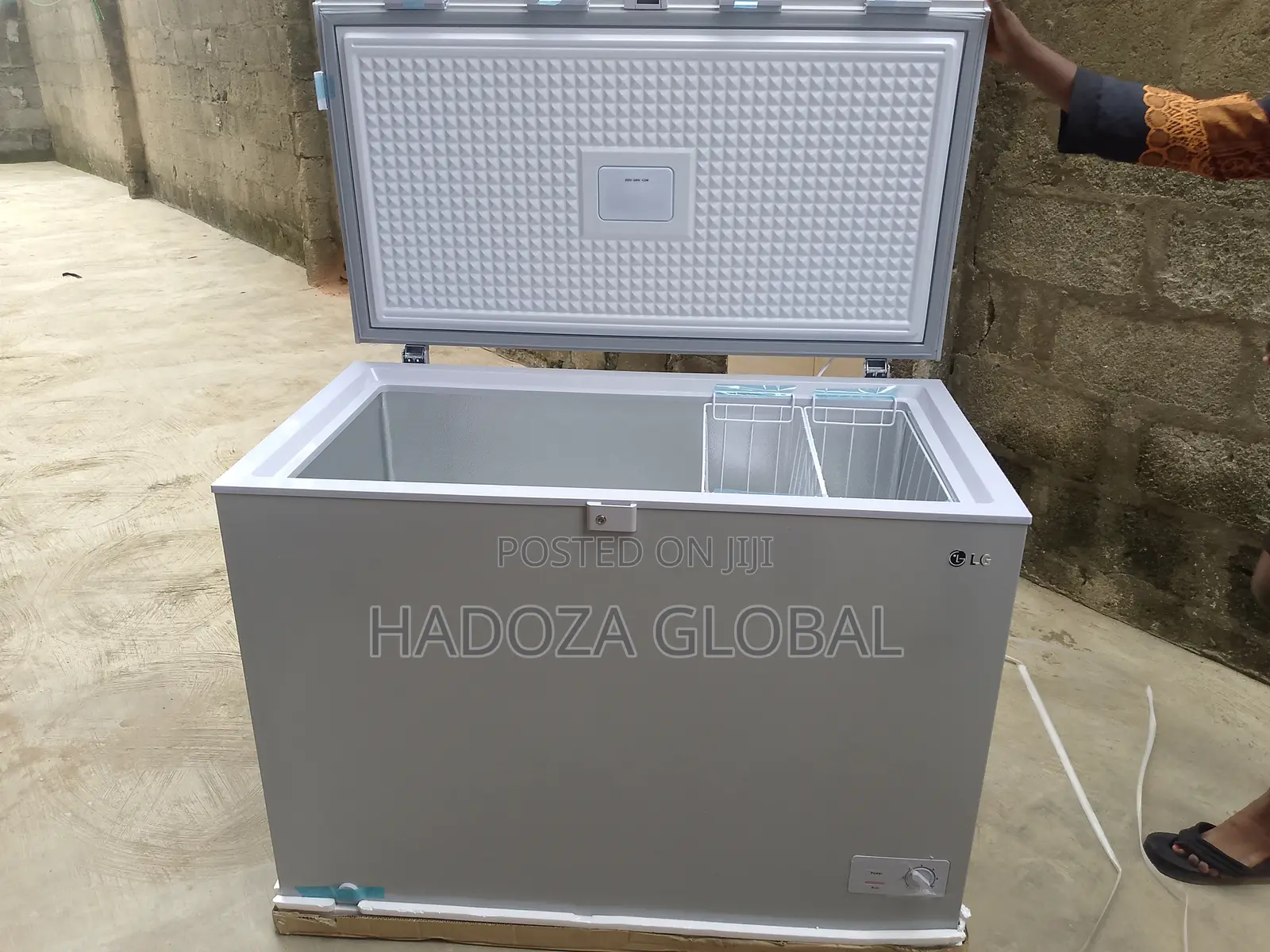 Quick Cold Lg Freezer With Deep Interior - 280l