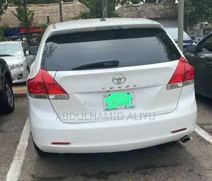 Photo - Toyota Venza 2010 White