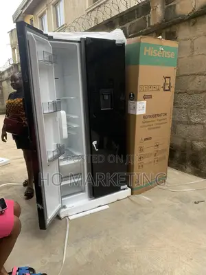 Flat‐Door 529 L Hisense – Elegant Handles Quiet Operation