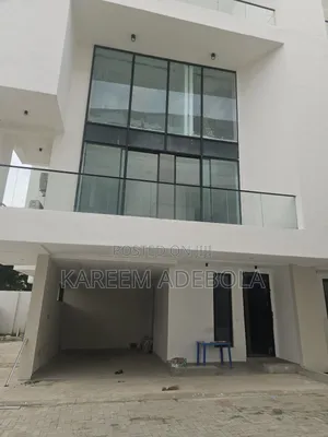 Photo - 5bdrm Duplex in Parkview Estate for sale