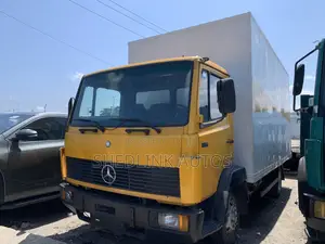 Foriegn Used Mercedes Benz Container Truck for Sale