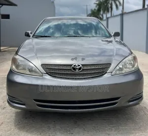Photo - Toyota Camry XLE 4dr Sedan (2.4L 4cyl 4A) 2004 Gray