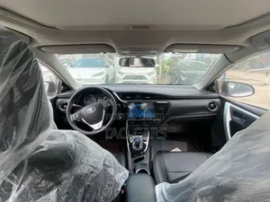 Toyota Corolla LE 2020 White