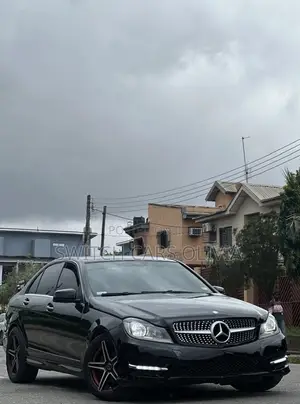 Photo - Mercedes-Benz C300 2008 Black
