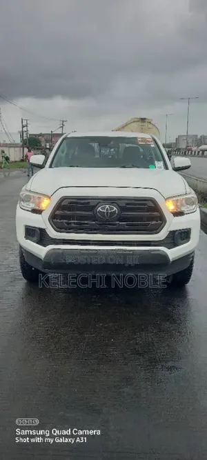 Toyota Tacoma SR5 2018 White