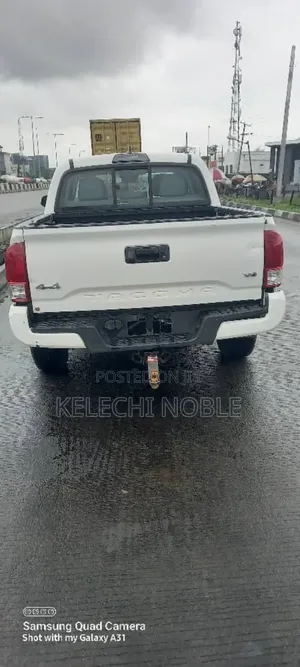 Toyota Tacoma SR5 2018 White