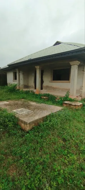 2bdrm Block of Flats in Royaltor Real Estate, Benin City for sale