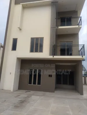 5bdrm Duplex in Kado By Lake View for rent