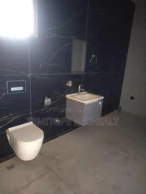 5bdrm Duplex in Kado By Lake View for rent