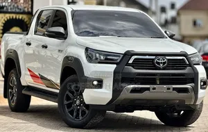 Photo - Toyota Hilux 2023 White