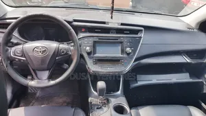 Toyota Avalon XLE Premium FWD Sedan (3.6L 6cyl 6A) 2016 Blue