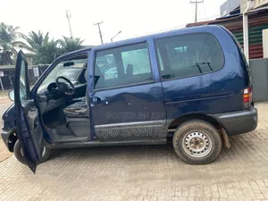 Photo - Nissan Serena 2002 Blue