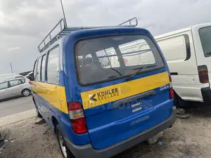 Toyota HiAce 2004 Blue